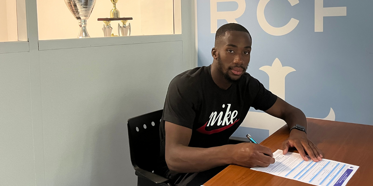 Ibrahim Camara est la neuvième recrue du Racing. Il vient renforcer le milieu de terrain.